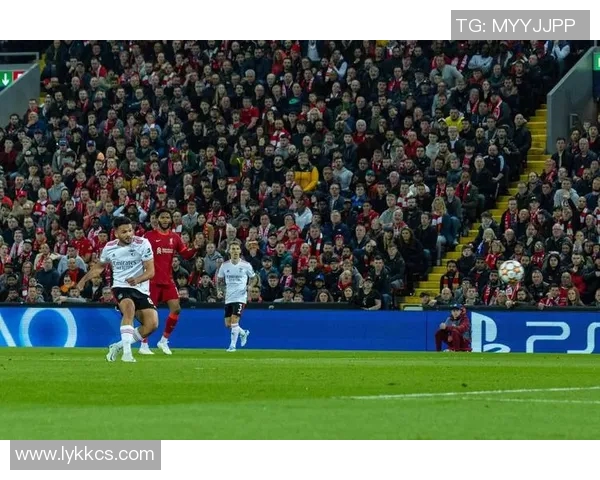 巴黎圣日耳曼逆转晋级欧冠八强，赫迪拉杰抢射破门成英雄