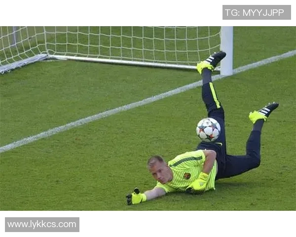 巴塞罗那门神特尔施特根扑救连连，球迷盛赞他是最有实力的守门员