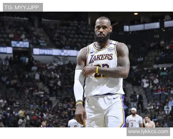 公牛主帅詹姆斯-波兰迪因伤缺席，球队命运悬于一线