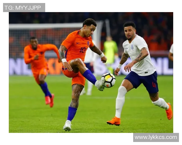 荷兰队与英格兰队热身赛不欢而散，激烈对决引发球迷狂热情绪