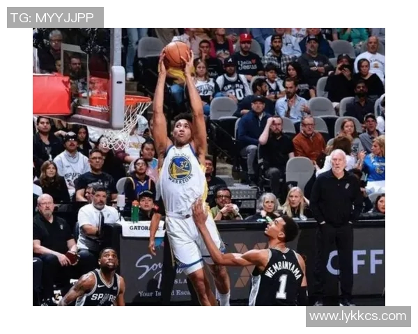 勇士中锋养伤延误复出时间，球队内线压力加大