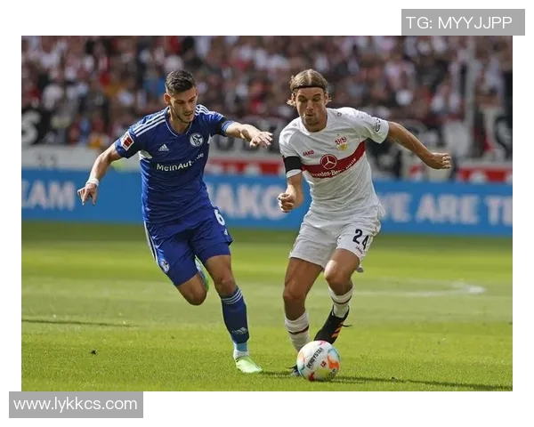 沙尔克04主场逼平斯图加特,积分榜稳步上升 沙尔克04主场逼平斯图加特,积分榜稳步上升