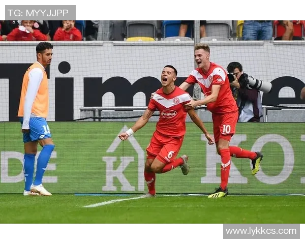 夏尔克04客场溃败，保级困境愈发深重